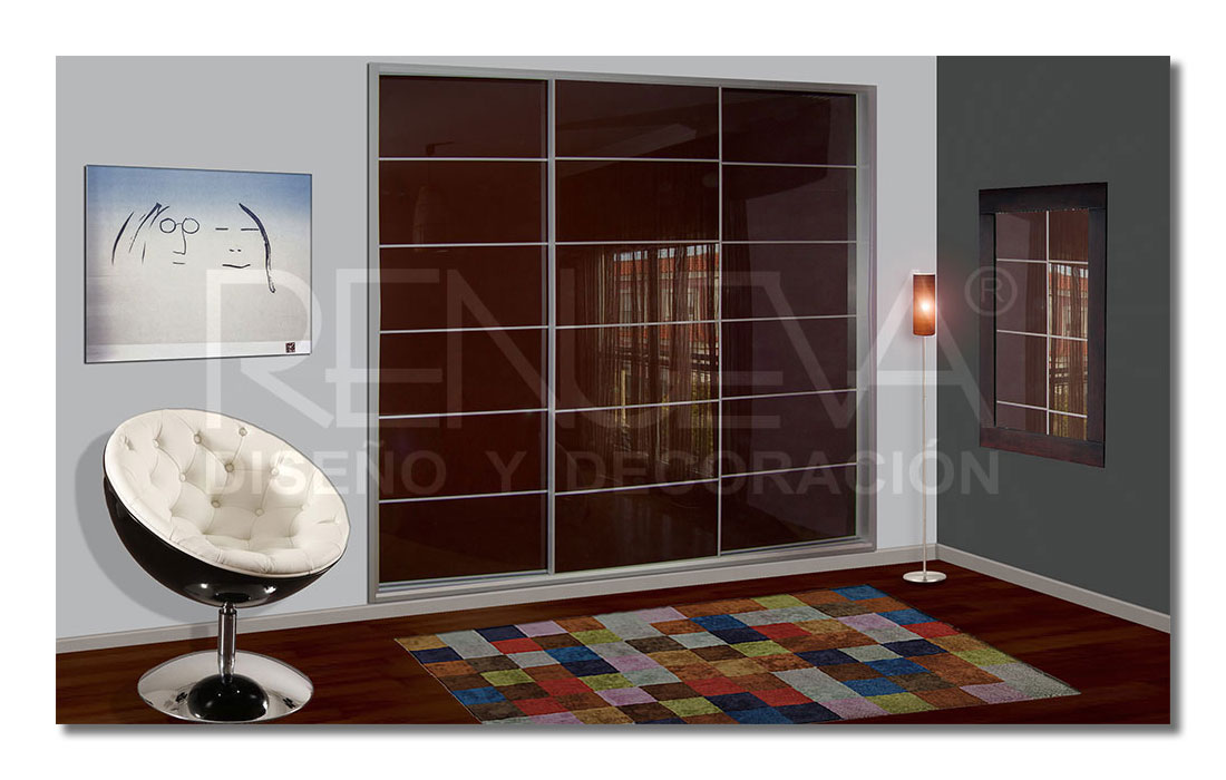Armario de puertas correderas de vidrio lacado color Burdeos y perfil de aluminio modelo minimal