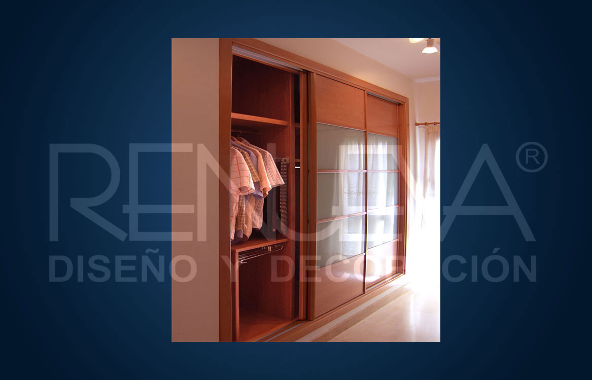 Interior de armario con corbatero y pantalonero extraíbles