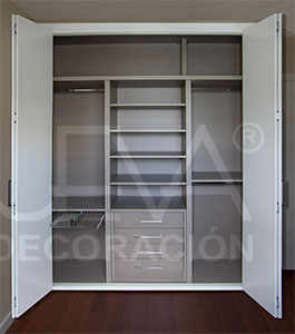 interior de armario con frente plegable