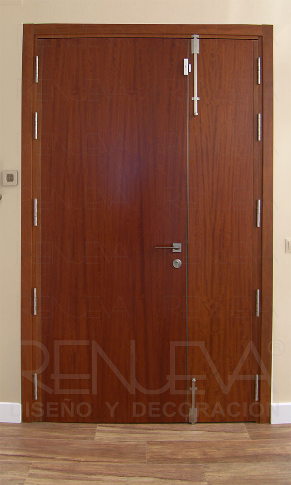 Puerta de madera de dos hojas