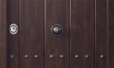 Puertas de entrada metalicas clásicas y rústicas