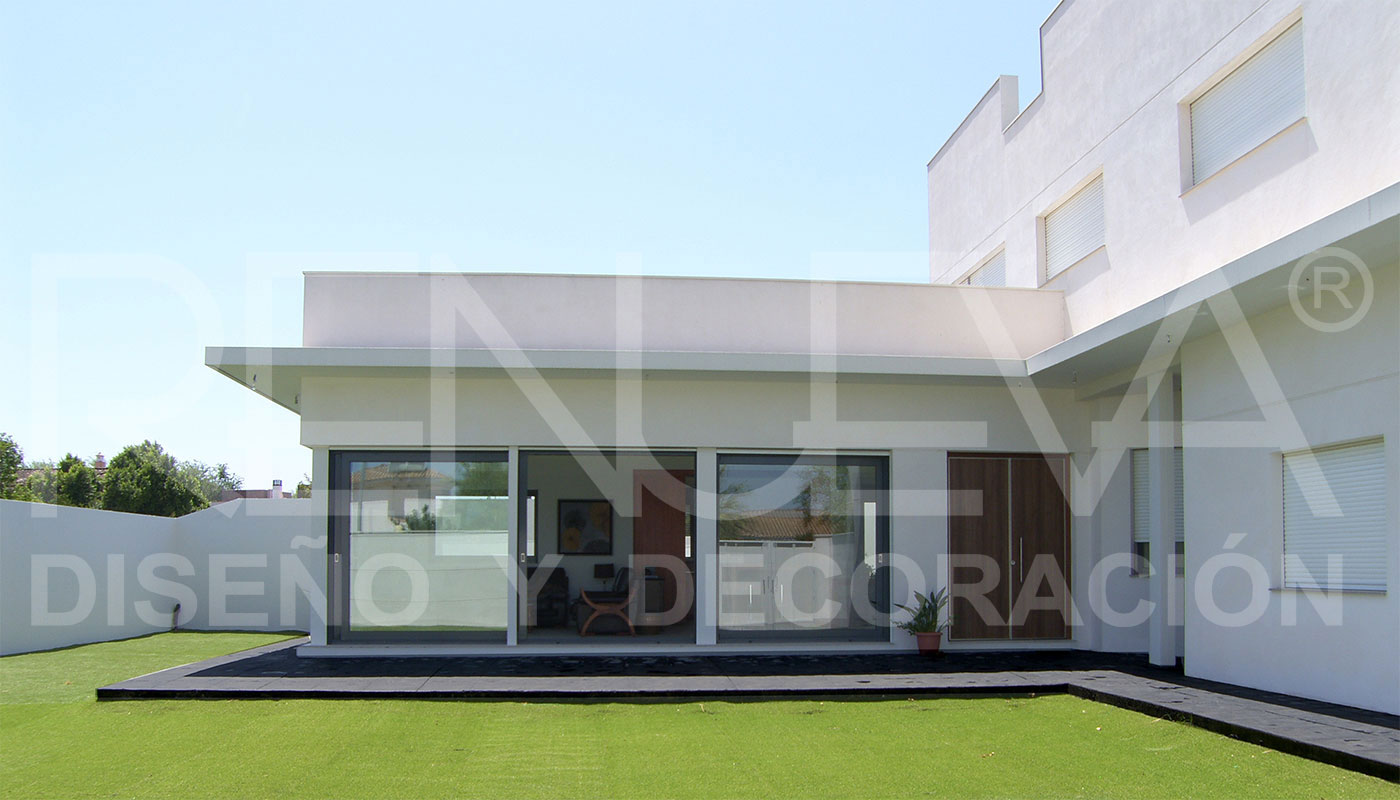 Chalet en Almensilla, fachada Jardín, carpintería elevable